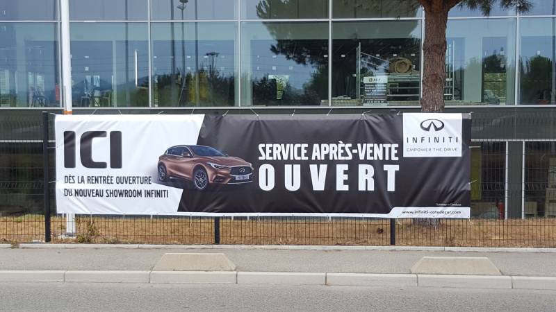 Banderole publicitaire INFINITY PVC 510gr/m2 oeillets haut et bas